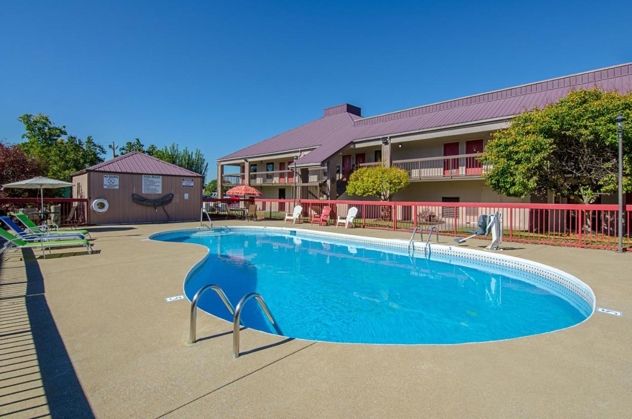 Red Roof Inn Kingsport Exterior photo