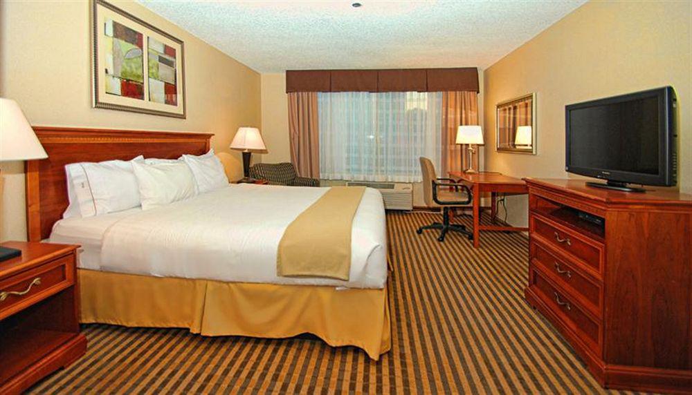 Holiday Inn Express Hotel & Suites Kalamazoo, An Ihg Hotel Room photo