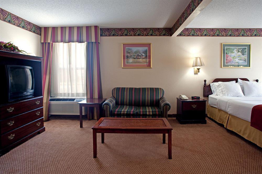 Quality Inn & Suites Clemmons I-40 Room photo