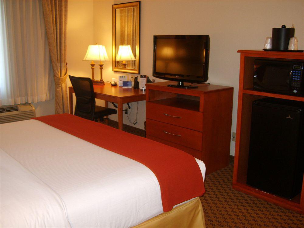 Holiday Inn Express & Suites Midland Loop 250, An Ihg Hotel Room photo
