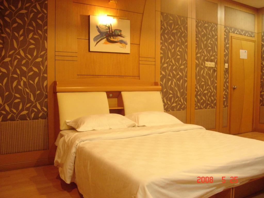 Beijing Ai Hua Hotel Room photo