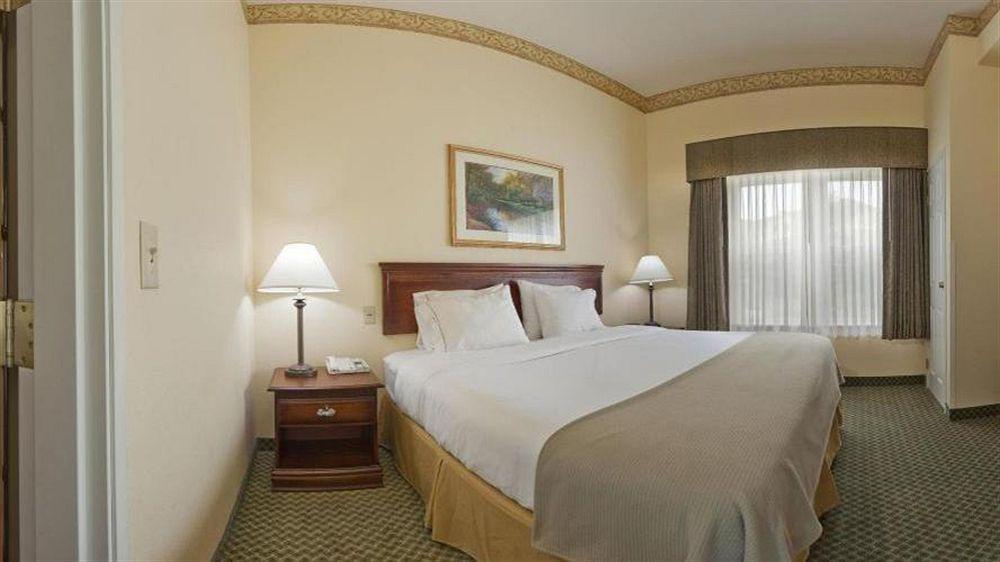Holiday Inn Express Hotel & Suites St. Louis West-O'Fallon, An Ihg Hotel Room photo