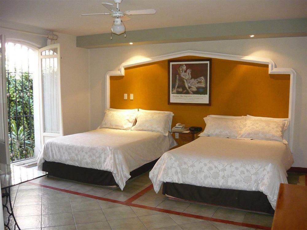 Hotel Casona Los Vitrales Zacatecas Room photo