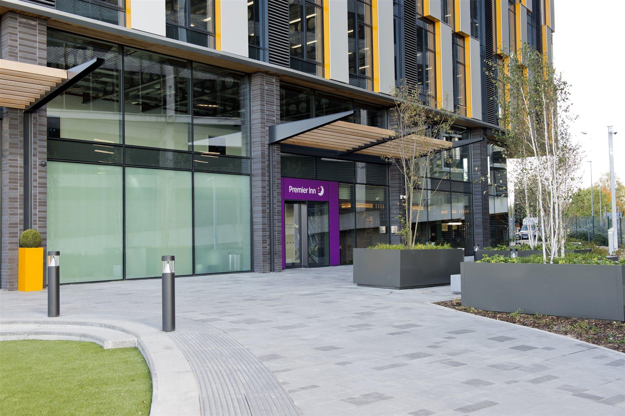 Premier Inn Manchester Salford Quays Exterior photo