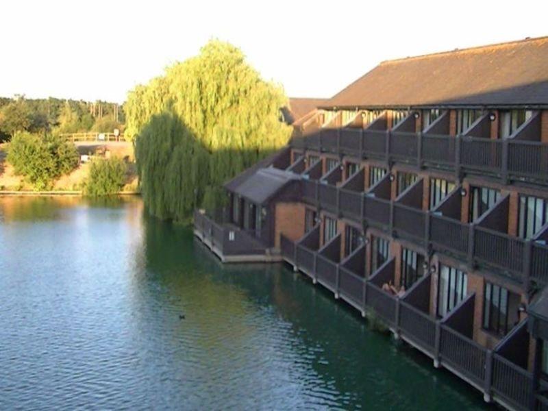 Reading Lake Hotel Exterior photo