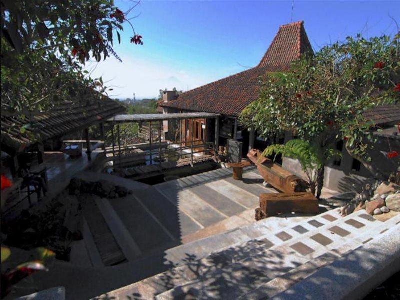 Kampung Lumbung Boutique Hotel Malang Exterior photo