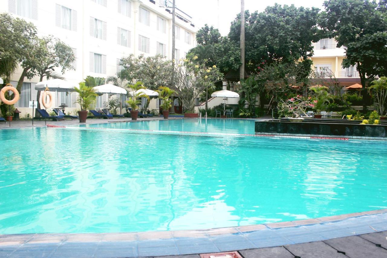 Hotel New Saphir Yogyakarta Exterior photo