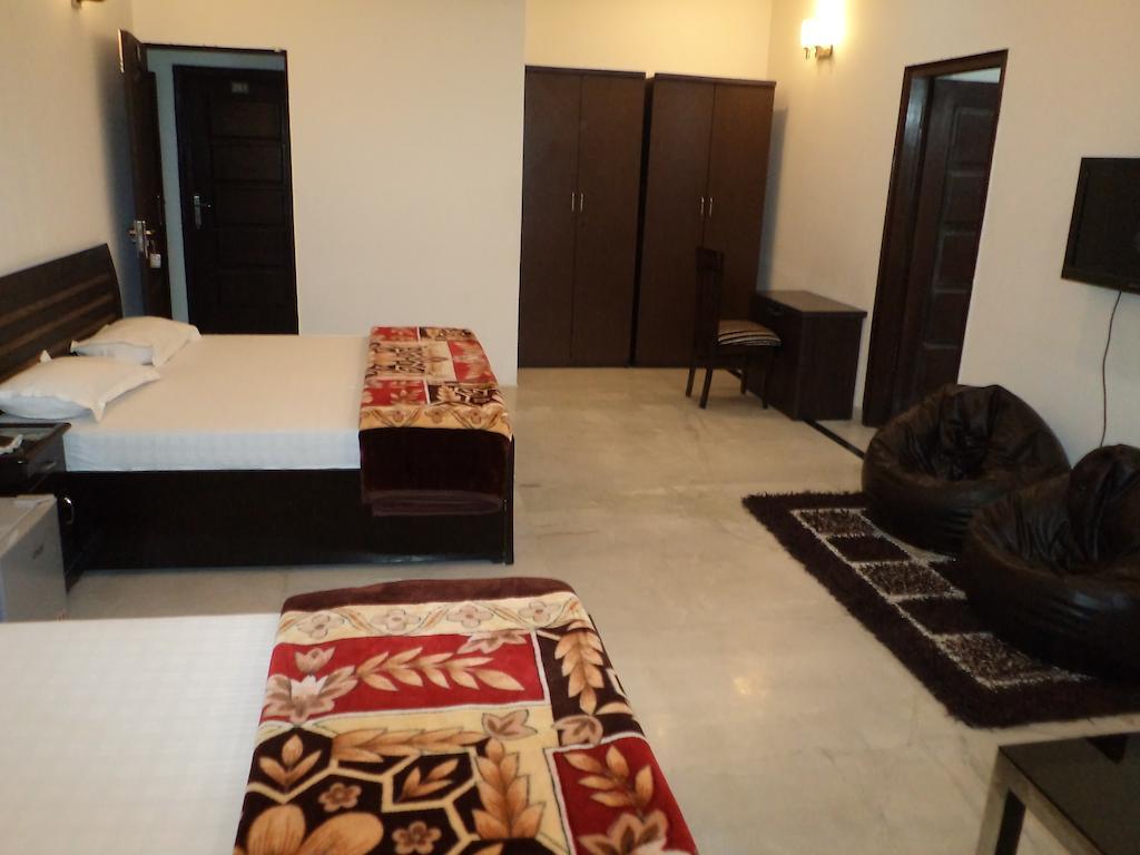 Royal House Hotel Gurgaon Room photo