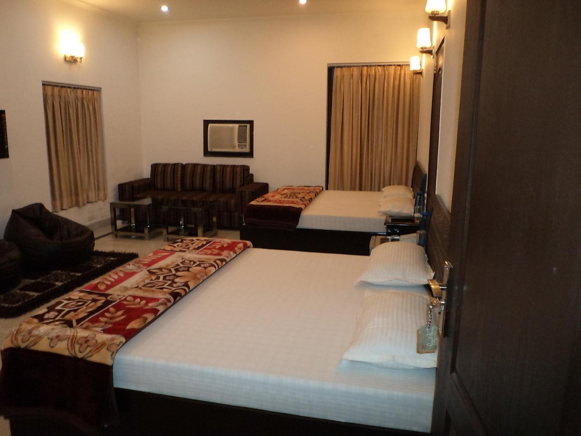 Royal House Hotel Gurgaon Room photo