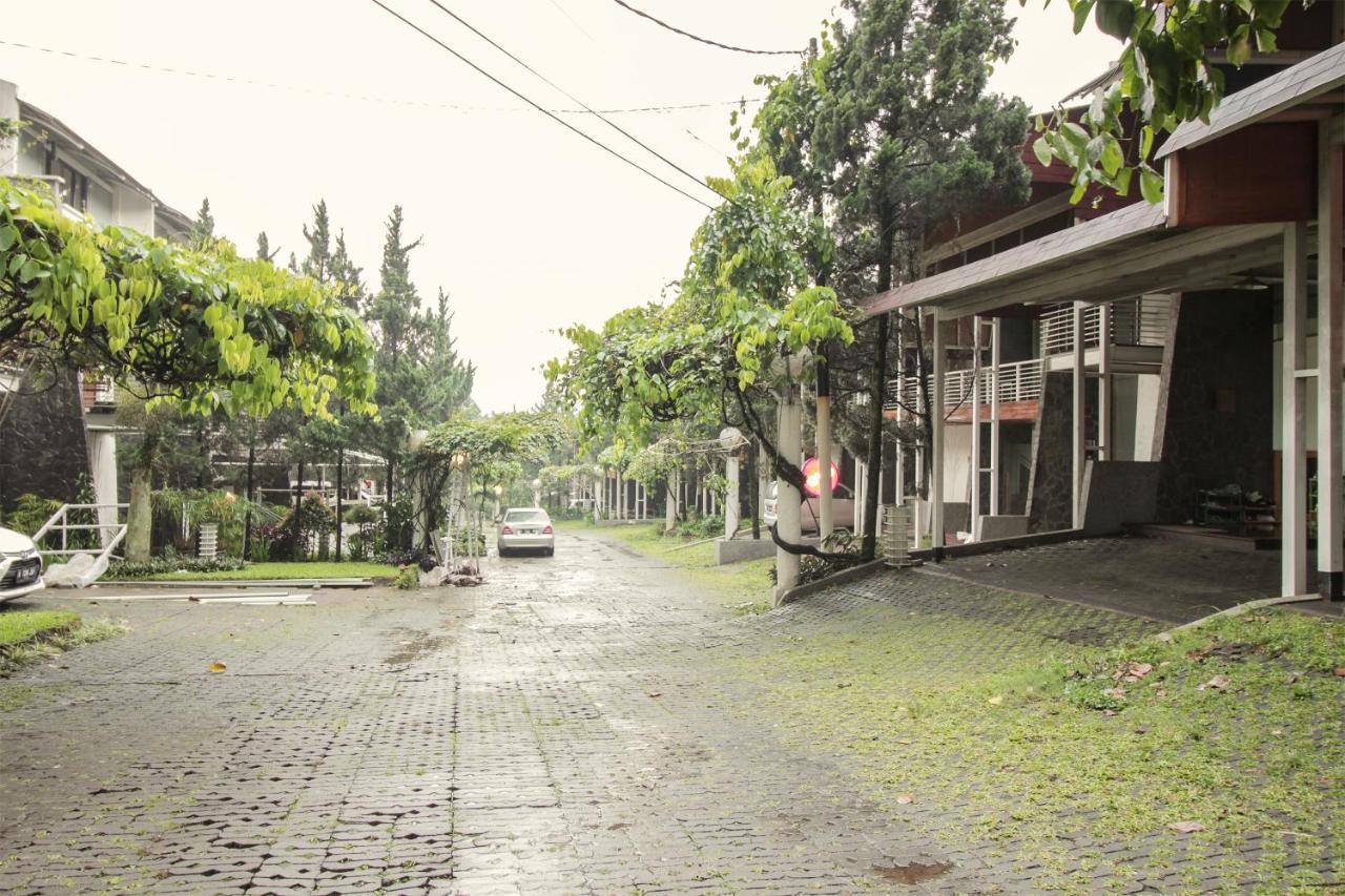 Oyo 229 Hi Quality Hotel Bandung Exterior photo