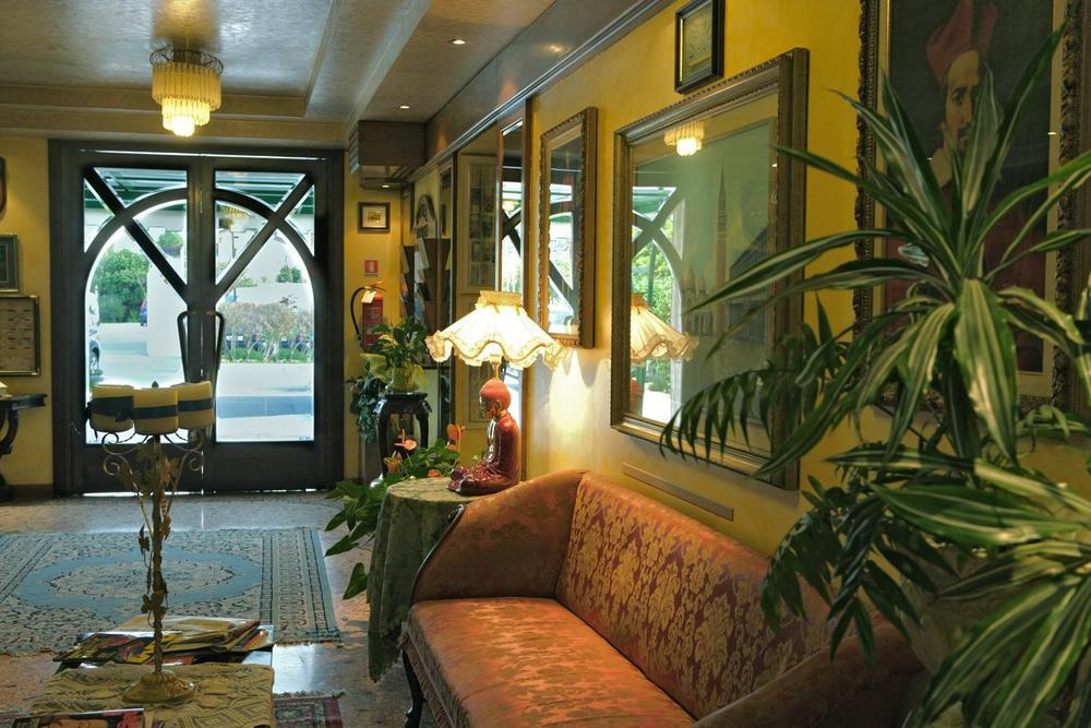 Hotel Villa Pigalle Tezze sul Brenta Exterior photo