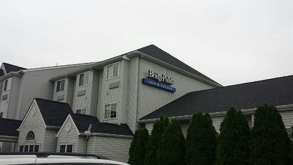 Bridgepointe Inn & Suites Toledo-Perrysburg-Rossford-Oregon-Maumee By Hollywood Casino Northwood Exterior photo