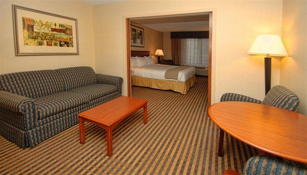 Holiday Inn Express Hotel & Suites Kalamazoo, An Ihg Hotel Room photo