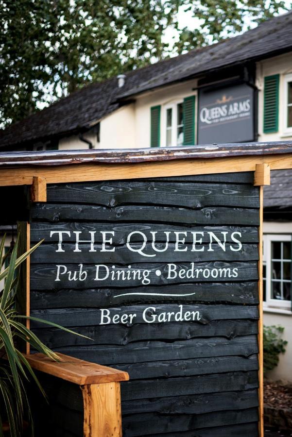 The Queen'S Arms Hungerford Exterior photo