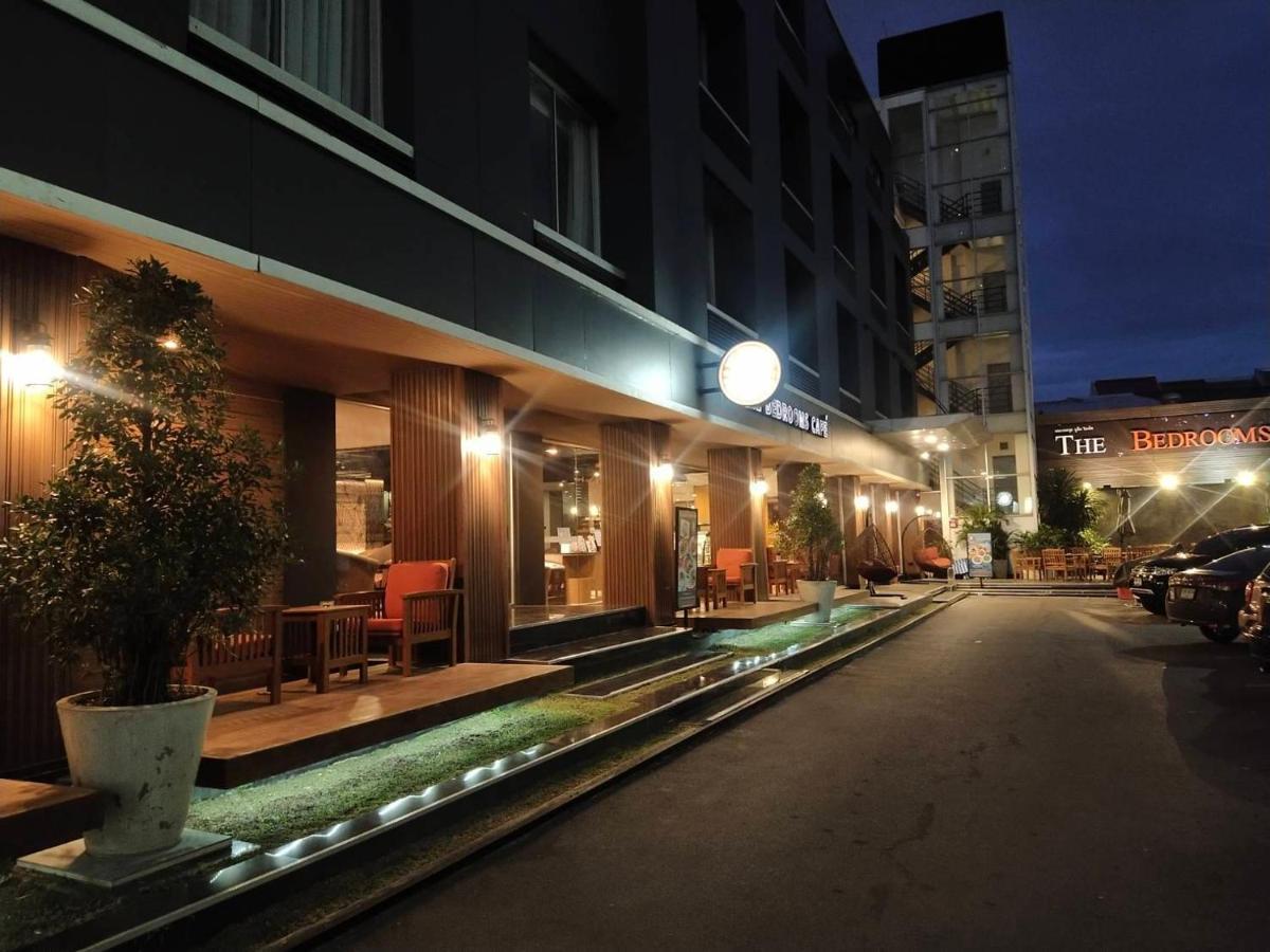 The Bedrooms Boutique Hotel Bangkok Exterior photo