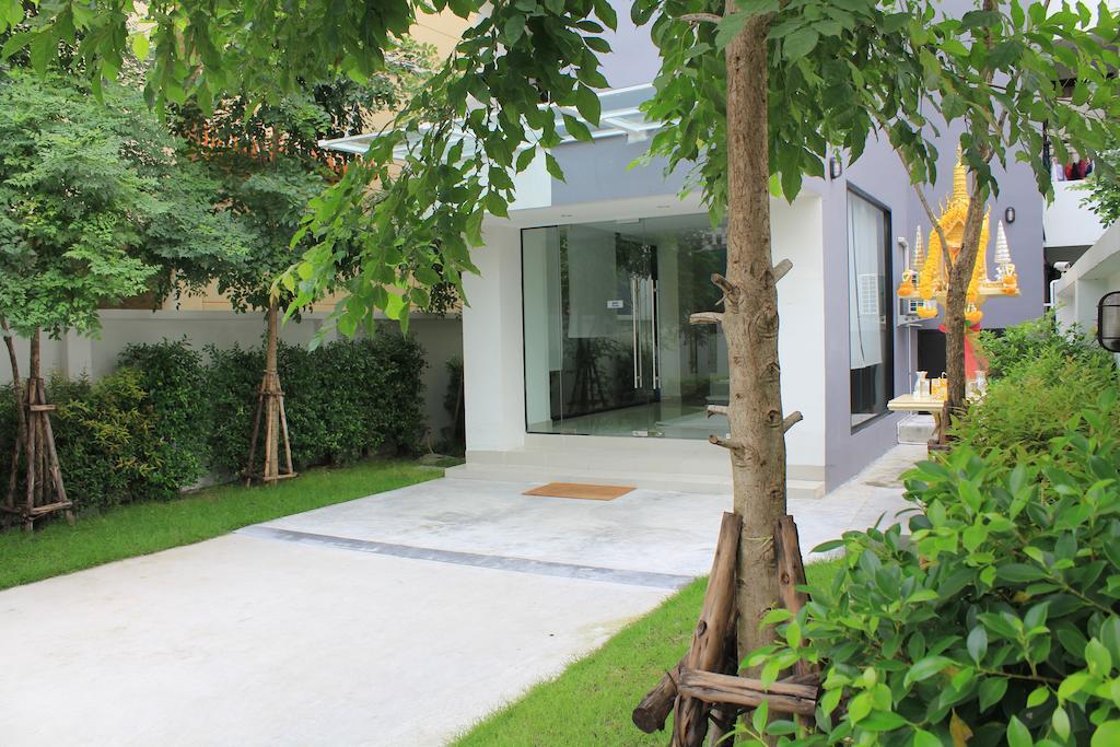 Utd Aries Hotel & Residence Bangkok Exterior photo