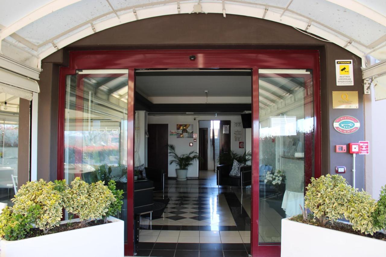 Hotel Ayri Medesano Exterior photo