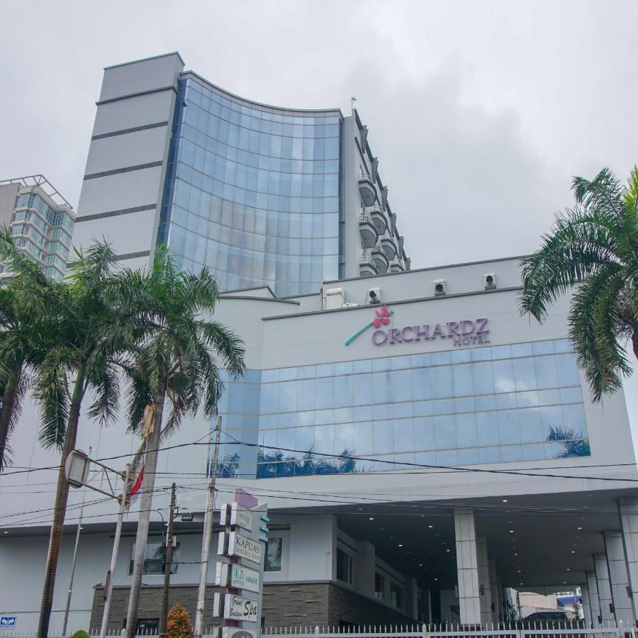 Orchardz Hotel Industri Jakarta Kemayoran Exterior photo