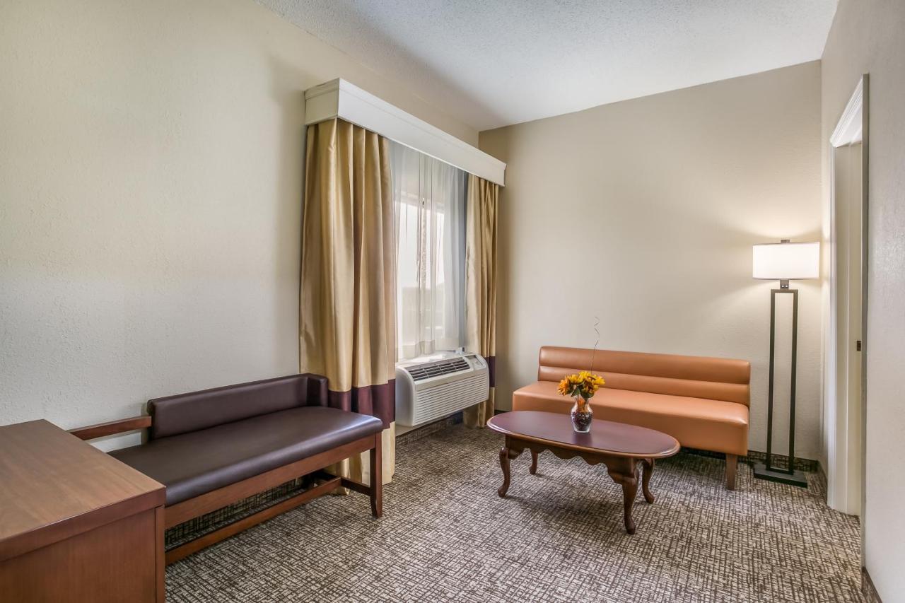 Aspire Hotel And Suites Gettysburg Exterior photo