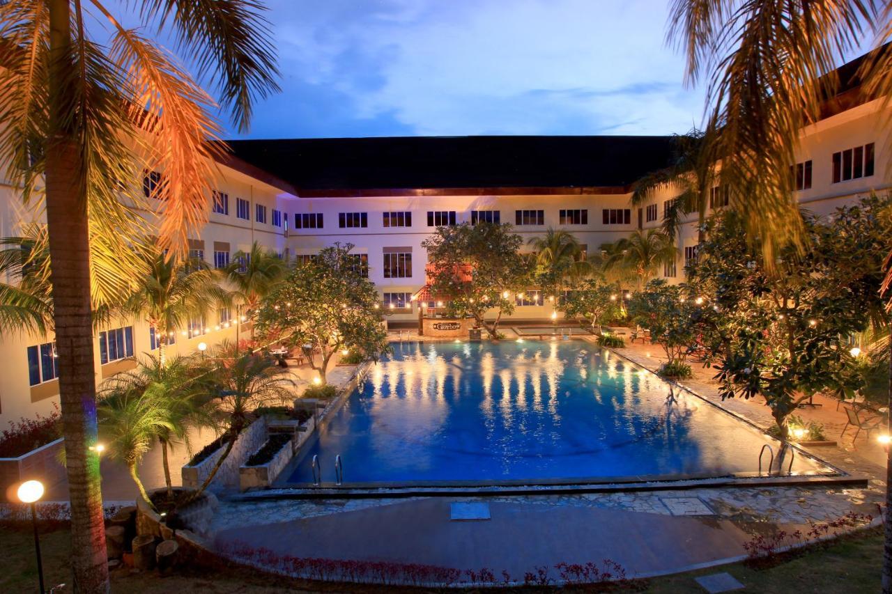 Aston Tanjung Pinang Hotel & Conference Center Exterior photo
