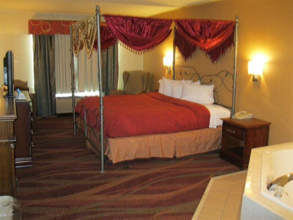 Best Western Plus Fort Wayne Inn & Suites North Room photo