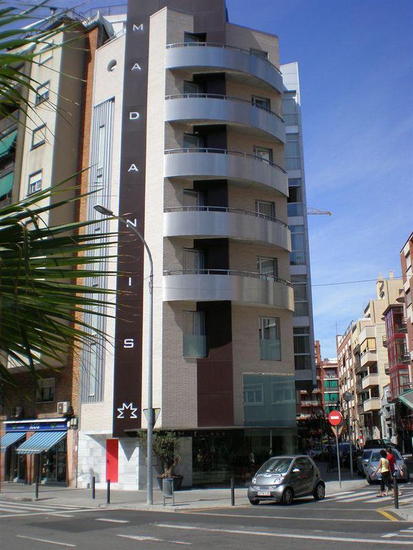 Apartamentos Turisticos Madanis L'Hospitalet de Llobregat Exterior photo