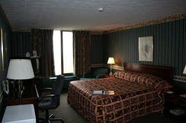 Westmont Inn & Suites Omaha Exterior photo