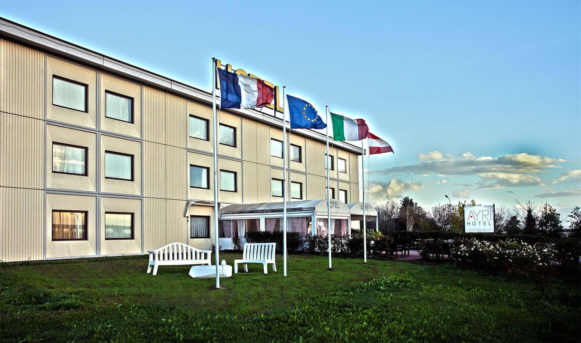 Hotel Ayri Medesano Exterior photo