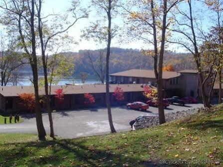 Tygart Lake State Park Hotel Union Exterior photo