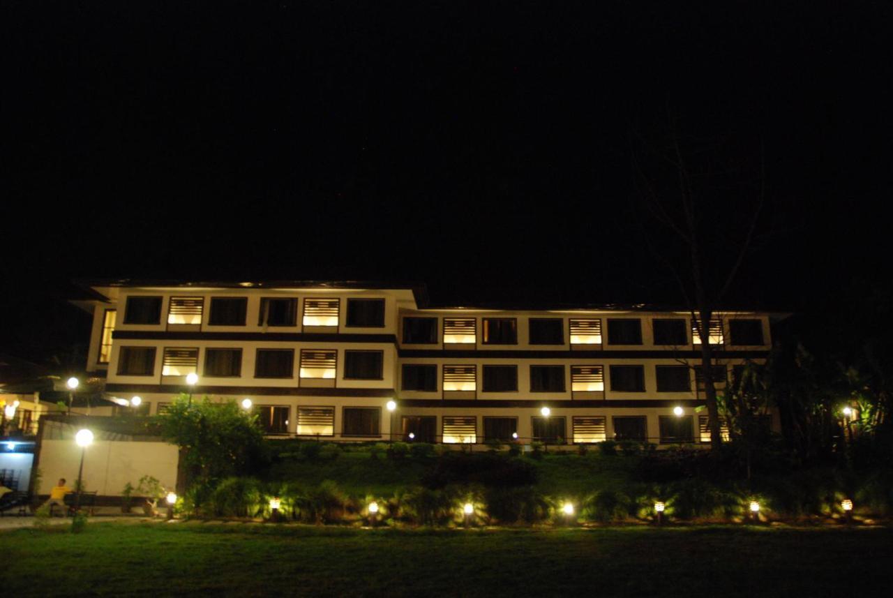 Hotel Tropika Davao Exterior photo