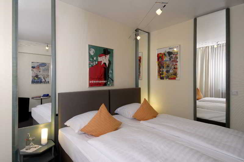 Hotel Monopol Dusseldorf Room photo