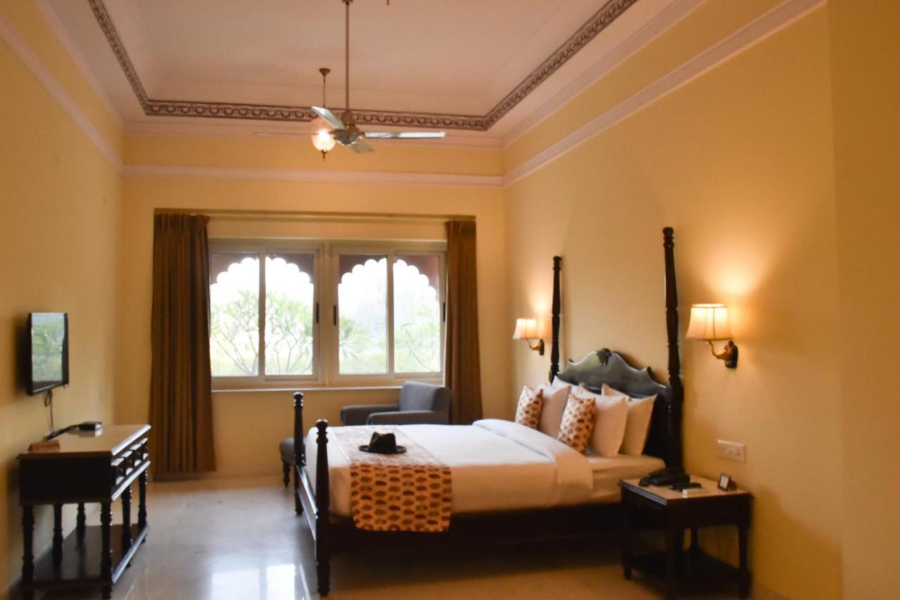 Umaid Palace - Luxury Resort Near Jaipur Close To Bhangarh & Chand Baori Stepwell Abhaneri Dubbi Exterior photo