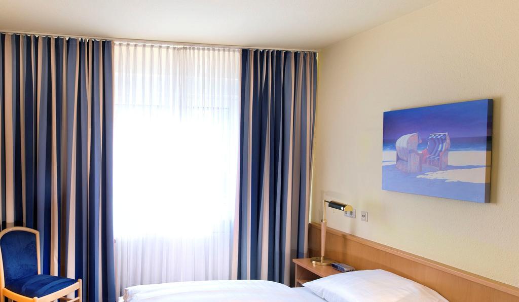 Tryp By Wyndham Luebeck Aquamarin Hotel Lubeck Room photo