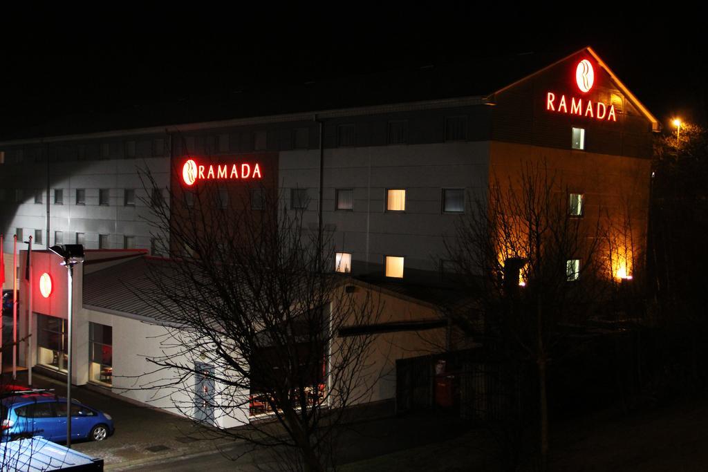 Ramada Wakefield Hotel Exterior photo