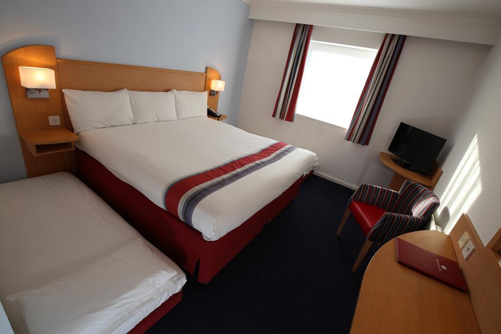 Ramada Wakefield Hotel Room photo