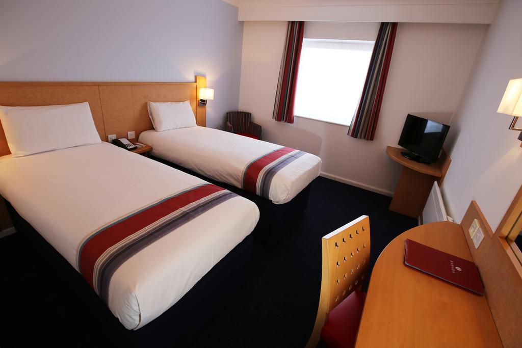 Ramada Wakefield Hotel Room photo