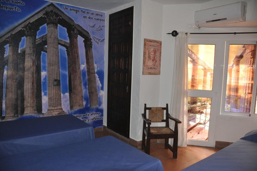 Hostal Tematico El Cid Fuengirola Room photo