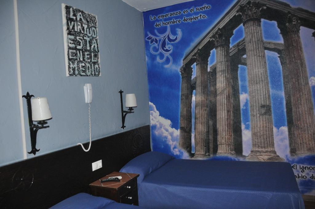 Hostal Tematico El Cid Fuengirola Room photo