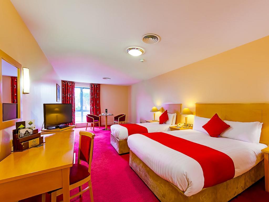 Great National South Court Hotel Limerick Room photo