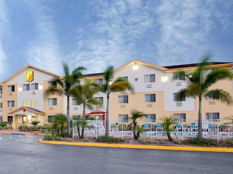 Super 8 By Wyndham Clearwater/St. Petersburg Airport Hotel Exterior photo