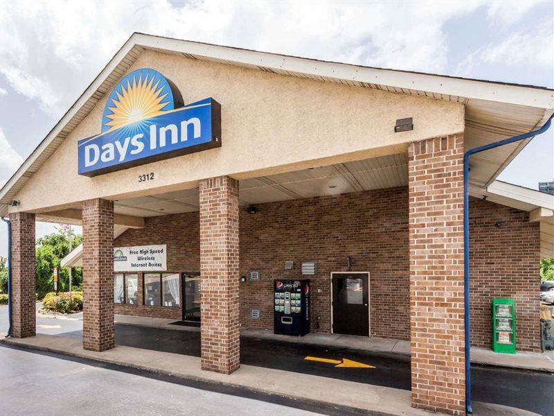 Days Inn By Wyndham Nashville N Opryland/Grand Ole Opry Exterior photo