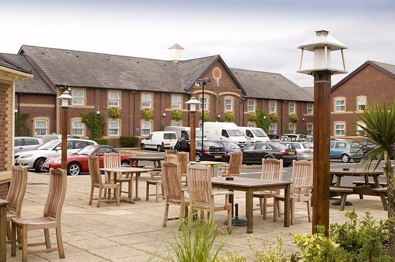 Premier Inn Glasgow Airport Paisley Exterior photo