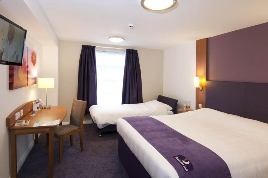 Premier Inn Glasgow Airport Paisley Room photo