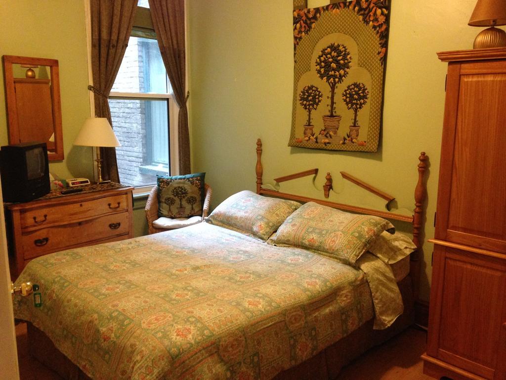 Mcgill Inn B&B Toronto Room photo