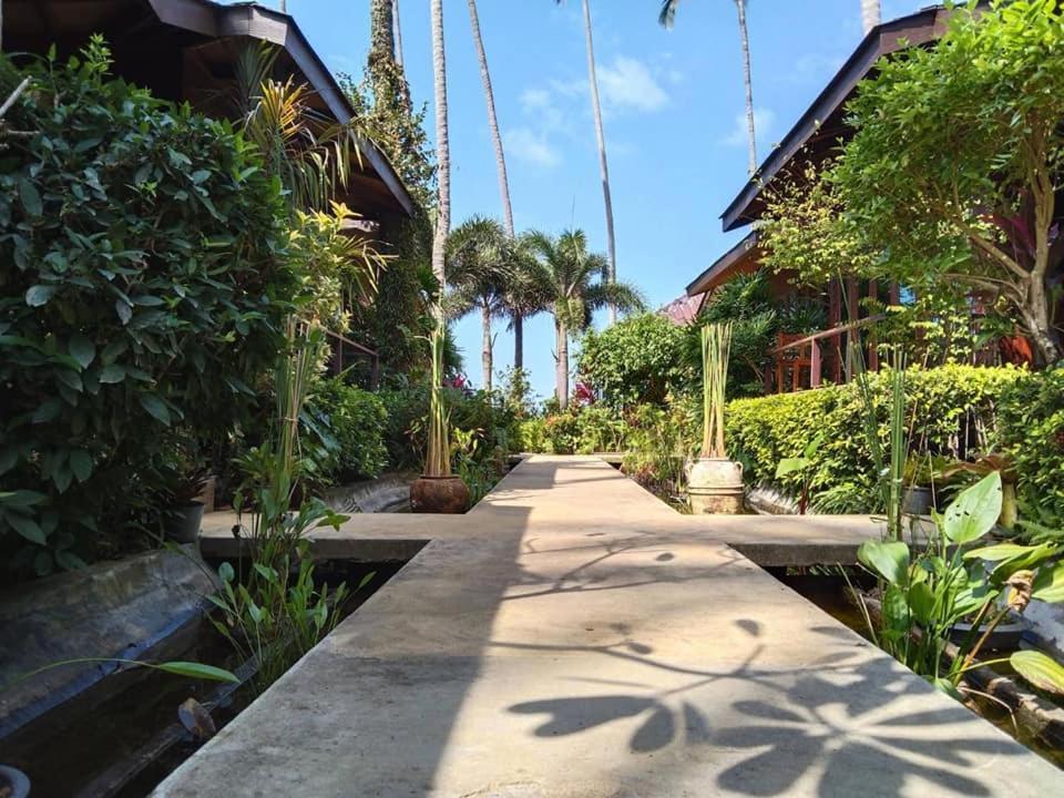 Lipa Bay Resort Lipa Noi Exterior photo