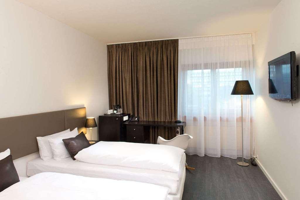 Wyndham Stuttgart Airport Messe Hotel Room photo
