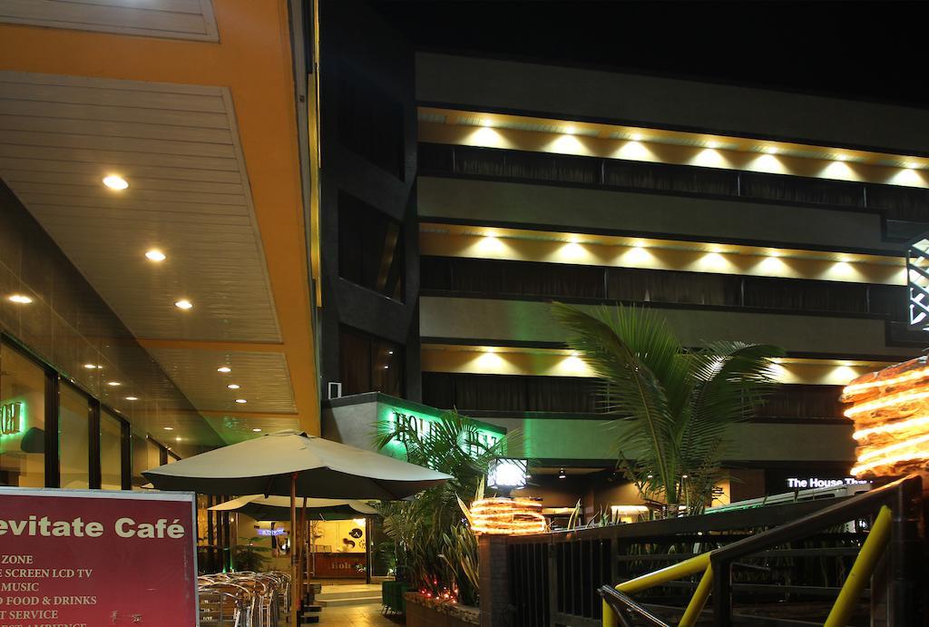 Reddoorz Plus At Holiday Plaza Hotel Tuguegarao City Exterior photo