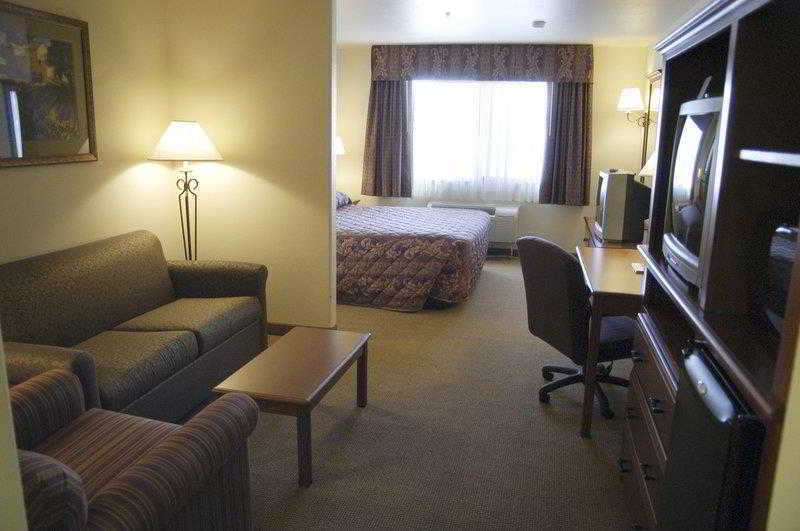 Best Western Territorial Inn & Suites Bloomfield Room photo