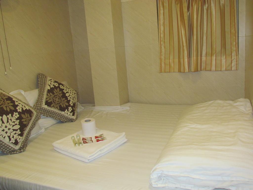 China Emperor Hotel Tsim Sha Tsui  Room photo