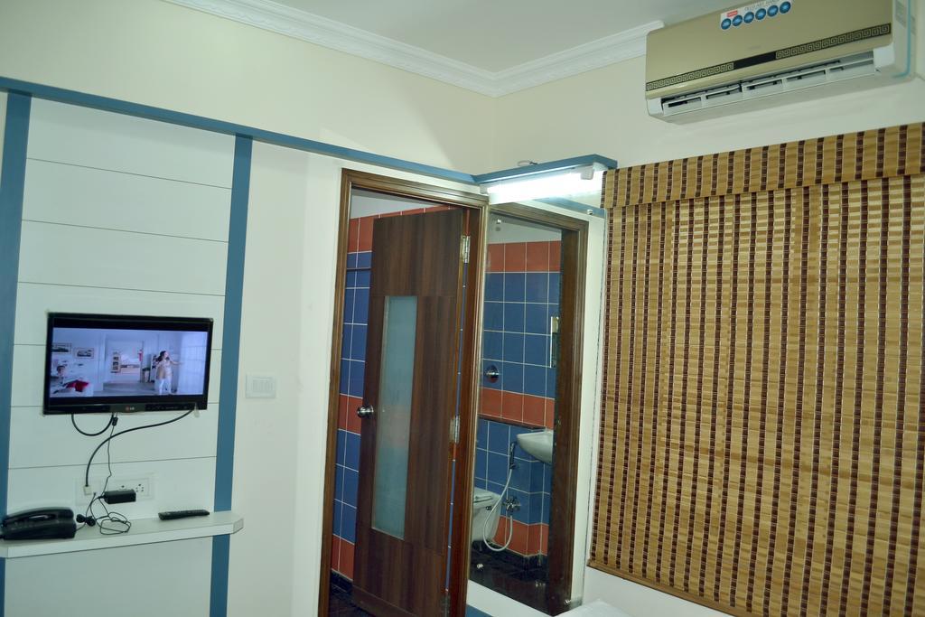 Metro Park Hotel Chennai Room photo